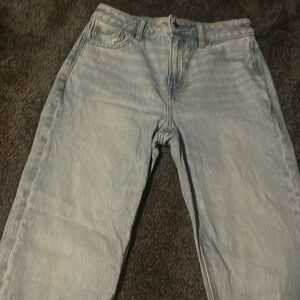 Light Wash Strigid Mom Jeans